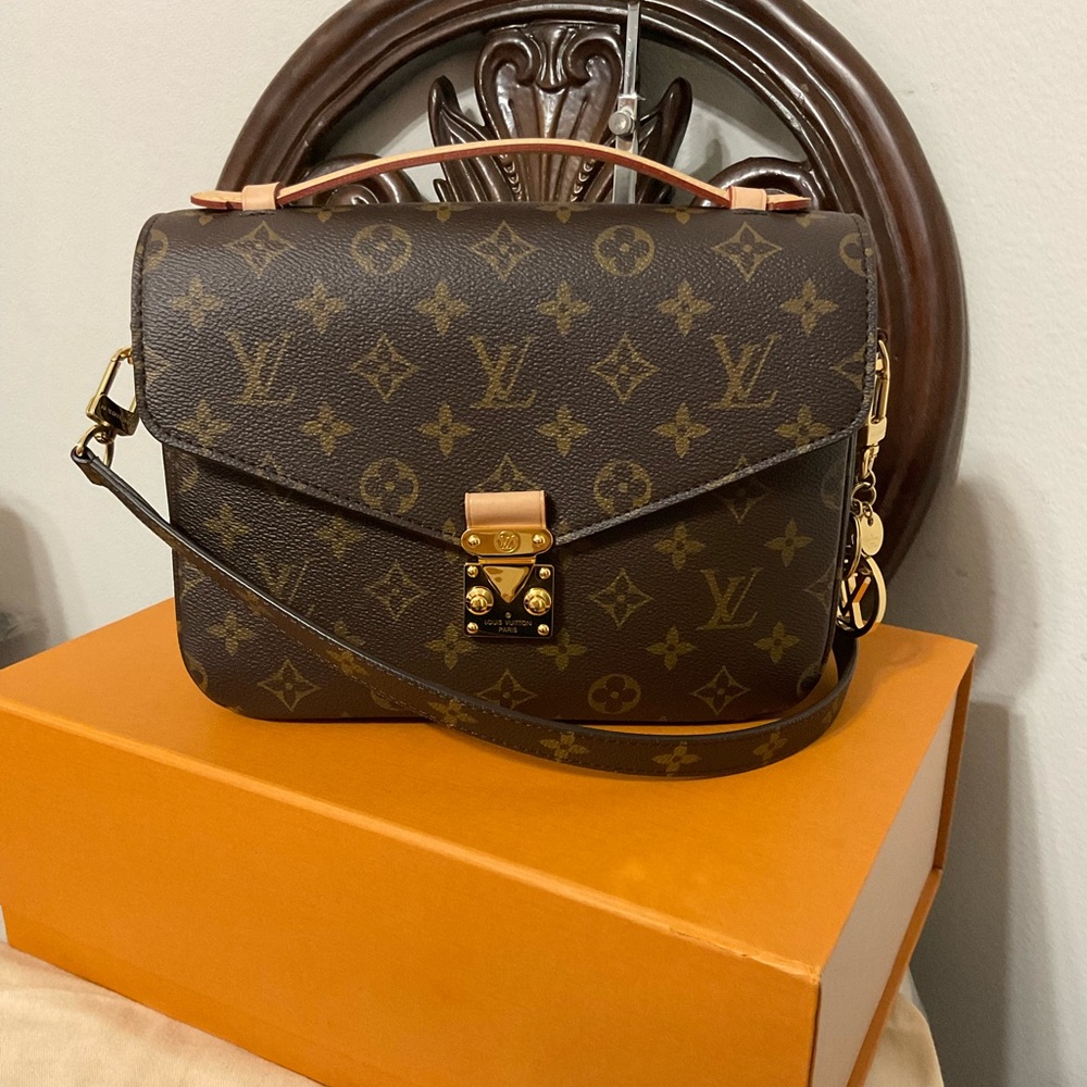 Louis Vuitton Pochette Metìs monogram